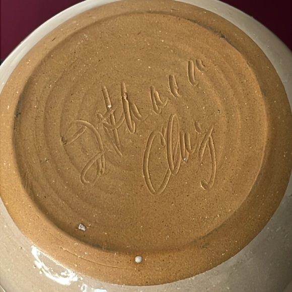 Handmade Stoneware Country Cottage Garlic Keeper w/ Blue Heart Design Signed - Picture 9 of 9